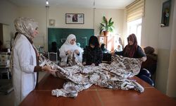 650 kadın, Filistinliler için battaniye ve kışlık giyecek üretiyor