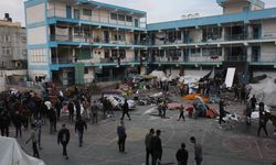 İsrail UNRWA'ya bağlı el-Magazi Okulu'na saldırı düzenledi