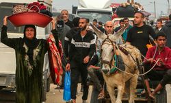 Saldırılar nedeniyle Han Yunus kentindeki Gazzeliler, göç etmeye devam ediyor