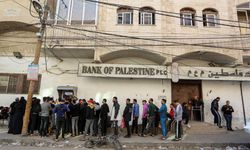 İsrail saldırıları altındaki Gazze'de bazı bankaların ATM'leri hizmet vermeye başladı