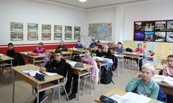 Bosna Hersek'teki 4 bin nüfuslu kasabanın tek okulunda öğrenciler "Türkçe" öğreniyor