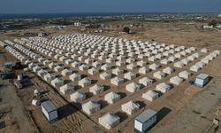 Yerinden edilmiş Filistinliler için çadır kent kuruldu
