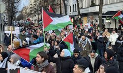 İsrail'in Gazze'ye saldırıları Berlin'de protesto edildi