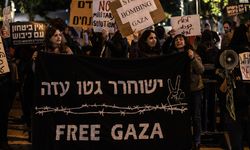 İsrailli aktivistler Gazze'de ateşkes talebiyle Tel Aviv'de gösteri düzenledi
