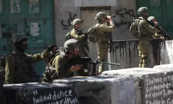 İsrail askerleri Ramallah'a yaptığı baskında 1'i çocuk 5 kişiyi yaraladı