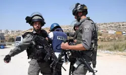 İsrail güçleri Batı Şeria'da biri gazeteci 15 Filistinliyi gözaltına aldı