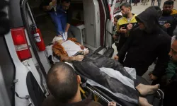 İsrail güçleri, hastanedeki yaralıların üzerine köpek saldı!