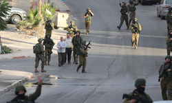 İsrail güçleri Batı Şeria'da 30 Filistinliyi gözaltına aldı