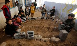 Filistinli şehitlerin naaşları, okul bahçesine defnedildi