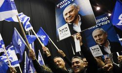 İsrail'de yapılan ankete göre Netanyahu'nun partisine destek yarı yarıya azaldı