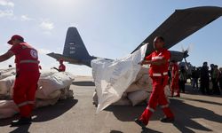Mısır Kızılayı: 12 Ekim'den bu yana Gazze'ye yardım taşıyan 361 uçak El-Ariş havalimanına ulaştı