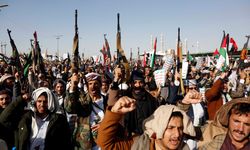 Yemenliler, ABD ve İngiltere'yi protesto amacıyla "milyonluk" gösteri düzenledi