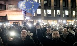 Sırbistan'da muhalefet 17 Aralık seçimlerinin tekrarı talebiyle toplandı