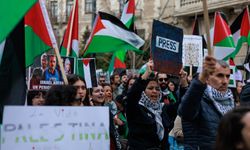 İspanya'da meydanlara dökülen yüz binler, "Filistin'deki soykırımın" durdurulmasını istedi