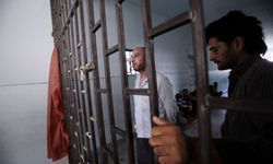 İsrail, hapishanedeki Filistinli tutukluları aç bırakıyor!