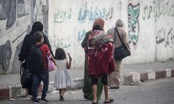 Refah'taki Filistinliler yeni saldırı korkusuyla tersine göçe yöneliyor