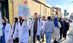 Genç Yeryüzü Doktorları Gazze için sessiz yürüyüş yaptı