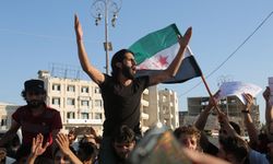 İdlib halkı, HTŞ lideri Cevlani'ye karşı gösteri düzenledi