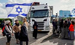 İsrailliler, açlığa sürüklenen Gazze'ye yardımları engellemek için gösterilerini sürdürdü