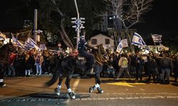 İsrail, Tel Aviv'de erken seçim talebiyle gösteri düzenleyenlere müdahale etti