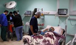 Fransız doktor: Gazze'de çocuklar ameliyata yetişemeden ölüyor