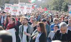 İspanya'da binlerce kişi "Gazze'deki katliamın bitmesi" için yürüdü