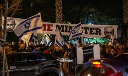İsrailliler Netanyahu hükümetinin istifası ve erken seçim talebiyle sokaklara indi