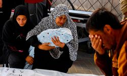 Gazze'nin kuzeyindeki aç bebek ve çocuklar gece ağlayarak uyanıyor