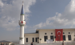 Hatay'da Narlıca Deprem Şehitleri Camisi ibadete açıldı