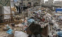 Saldırılar sebebiyle Gazze'de biriken atıklar, sağlık risklerini artırıyor
