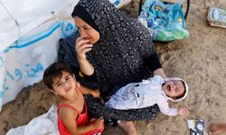 Açlık nedeniyle sütü kesilen Gazzeli anneler, bebeklerini besleyemiyor!
