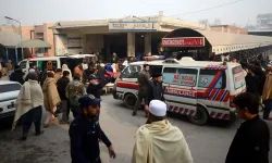 Pakistan'da seçim öncesi bombalı saldırı: 28 kişi öldü