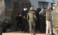 İsrail güçleri, Batı Şeria'daki baskınlarda birçok Filistinliyi gözaltına aldı ve yaraladı