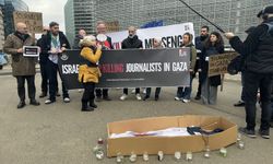 Brüksel'de gazeteciler, Gazze'de meslektaşlarının öldürülmesini protesto etti