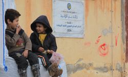 Beyaz Baretliler, Afrin'de depremlerde yıkılan bir okulun inşası için çalışma başlattı