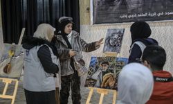 Beyaz Baretliler'den, Afrin'de depremde hayatını kaybedenlerin anısına resim sergisi