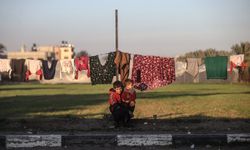 Deyr Balah kentine sığınan Gazzeli ailelerin yaşam mücadelesi