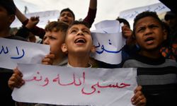 Gazzeli çocuklar, yaşanan gıda kıtlığını protesto etti