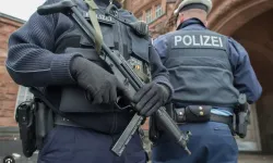 Almanya'da polis, Filistin yanlısı paylaşımları sebebiyle bir kadının evine baskın düzenledi