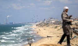 Ürdün, 6 ülkenin katılımıyla Gazze'nin kuzeyine havadan yardım indirdi