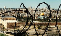 İsrail, Mescid-i Aksa'ya açılan kapılardan birinin üzerine dikenli tel çekti