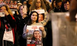 İsrail Meclisi önünde, Gazze'deki esirlerin serbest bırakılması için gösteri yapıldı