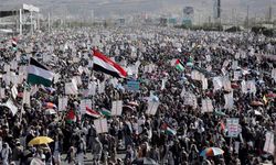 Yemen'de on binler Gazze dayanışması için gösteri düzenledi