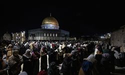 Kudüs'teki Mescid-i Aksa’da 100 bin kişi teravih namazı kıldı