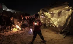 Gazze'de çadırda yaşayan Filistinlilerin ramazan süslemeleri