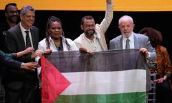 Brezilya Devlet Başkanı, katıldığı etkinlikte Filistin bayrağı açtı
