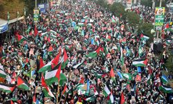 Pakistan'da binlerce kişi, "İsrail'in Gazze'deki soykırımının son bulmasını" talep etti