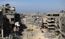 Han Yunus Belediyesi, imkansızlıklara rağmen İsrail'in bıraktığı enkazı temizliyor
