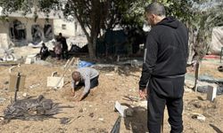 Filistinli baba İsrail’in öldürdüğü bebeğinin mezarını bulmaya çalışıyor