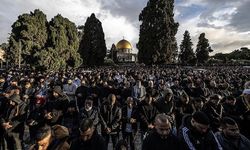 Mescid-i Aksa'da 60 bin Müslüman bayram namazını kıldı